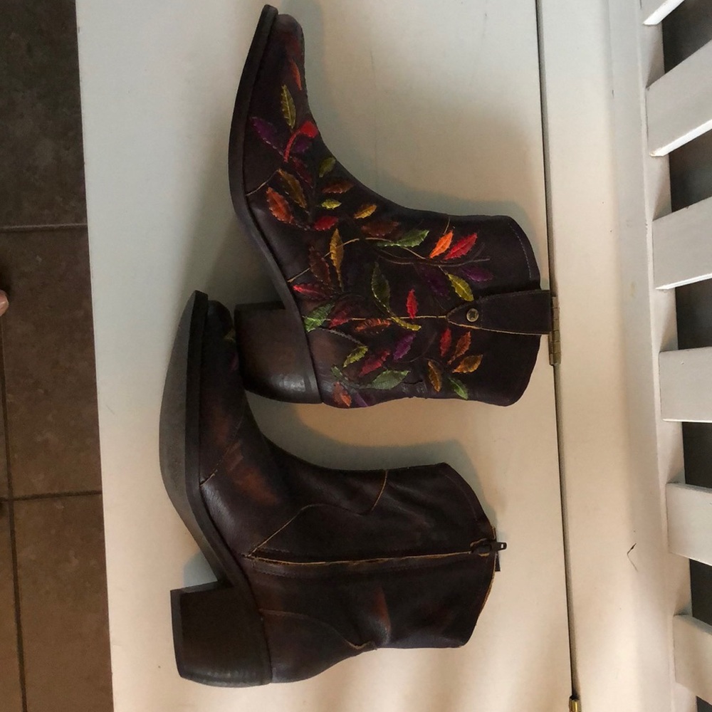 Brand new, embroidered, never been worn cow girl boots, bought from soul addict.